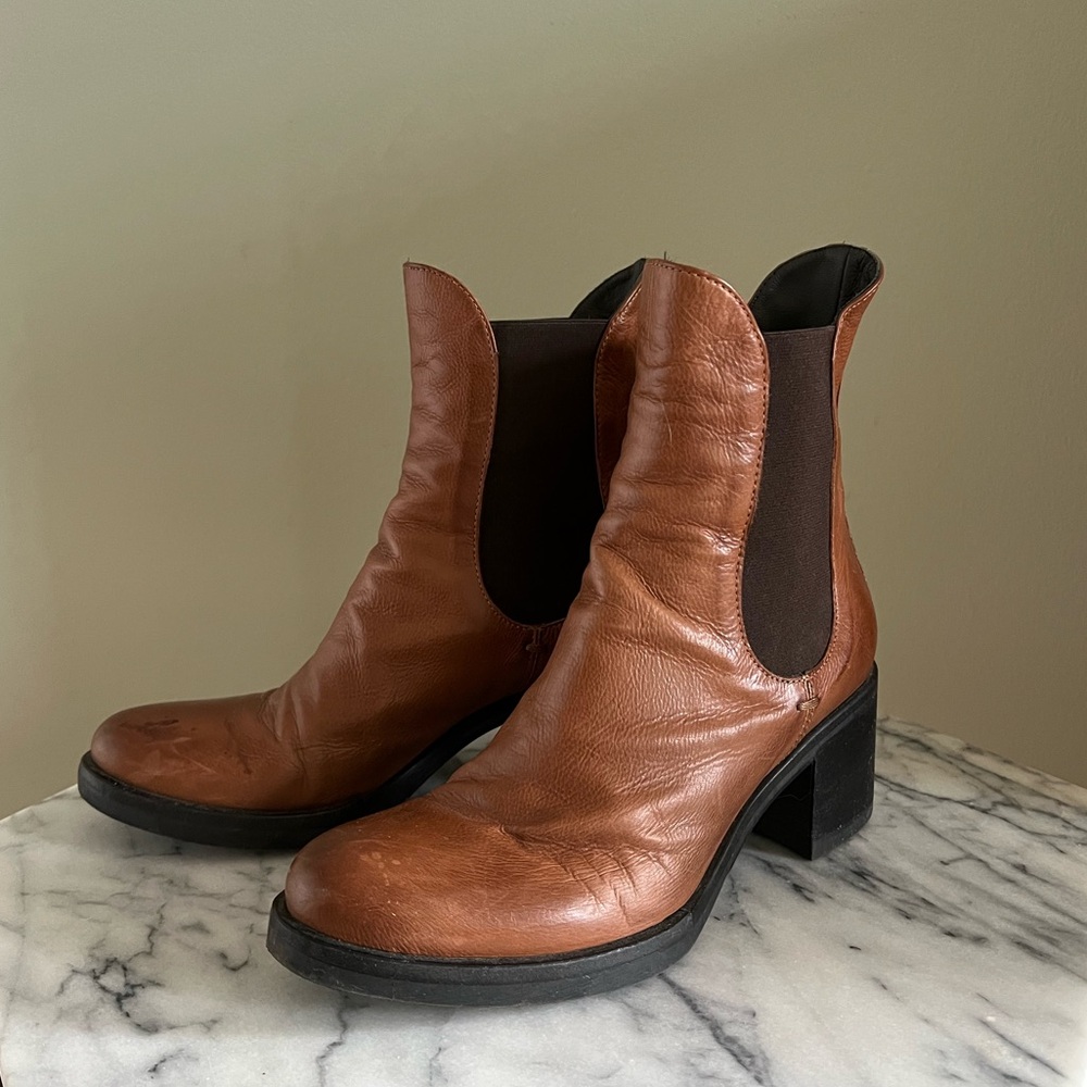 No. 6 / Pull on Chelsea Boot in Cuoio / Size 36